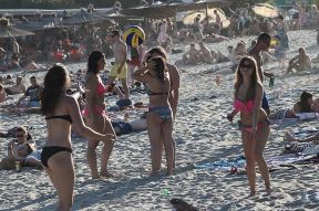 Štrand devojke na plaži za vreme EXIT festivala (FOTO)