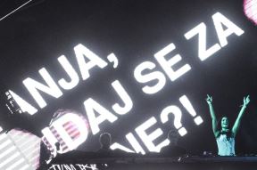 Lejdi Li vrući snimak iz bazena