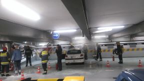 Obilićev venac zapalio se automobil u garaži
