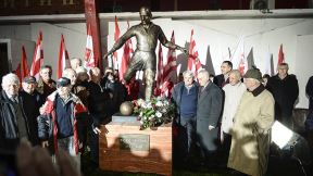 Rajko Mitić dobio spomenik ispred stadiona Crvene zvezde FOTO