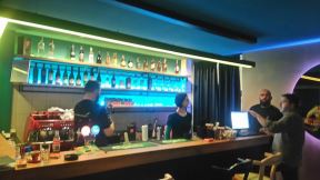 KAFE BAR 16 na Dorćolu deca iz Svratišta 
