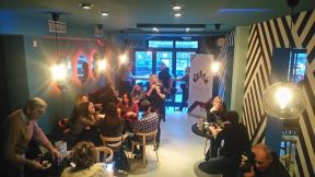 KAFE BAR 16 na Dorćolu deca iz Svratišta 