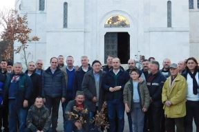 Oplenac Badnji dan tradicionalna seča badnjaka