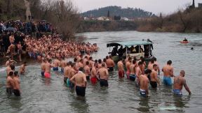 Amfilohije i mladić s kukastim krstom Bogojavljenje podgorica