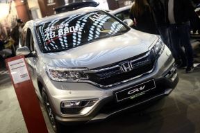 Ženski automobili na Sajmu automobila u Beogradu.