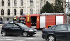 Skupština: Muškarac pretio da će izvršiti samoubistvo FOTO