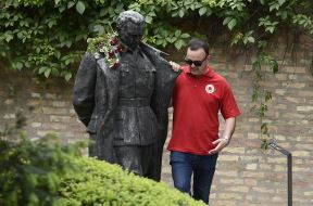 Josip Broz Tito: Godišnjica smrti u Kući cveća FOTO