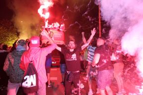 Crvena Zvezda - proslava titule - zapaljen autobus - privođenja - MUP