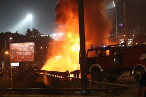 FK Crvena zvezda proslava titule zapalio se autobus od baklji (VIDEO)