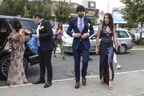 Fotka Jelisavete i Pavla dok se grle Teodosić nasmejan