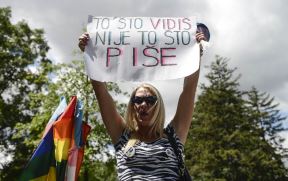 Gej parada u Solunu 2018 učesnici bačeni u more