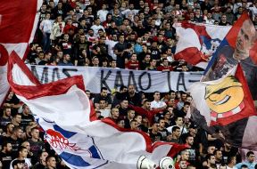 Crvena zvezda - Suduva delije odale počast nastradalim Grcima FOTO