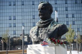 Dimitrije Tucović - Spomenik Dimitriju Tucoviću na Slaviji (FOTO)