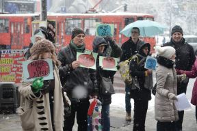 Protest Mame su zakon ispred Vlade Srbije