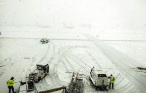 Aerodorm Nikola Tesla: Odloženi letovi zbog snega! (FOTO)