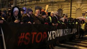 Učesnici protesta pljuvali Prajd info centar