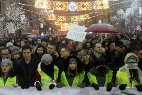 Učesnici protesta pljuvali Prajd info centar