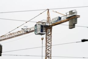Kran u Takovskoj se nakrivio, izmene u saobraćaju