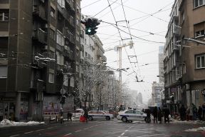 Kran u Takovskoj se nakrivio, izmene u saobraćaju