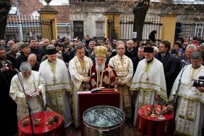 Bogojavljenje 2019: Devojka uzela časni krst u Zemunu (FOTO)