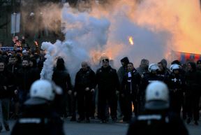 Sukob na Autokomandi pre derbija: Navijači Partizana i policija