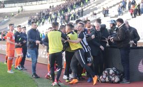 Tuča fudbalera Partizan Spartak