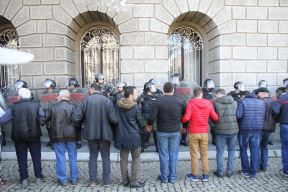Protesti - neredi - tužba Beograda