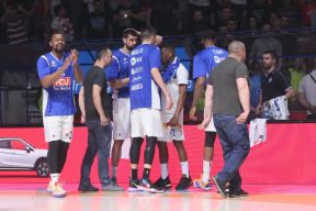 Navijači Zvezde napali igrače Budućnosti na zagrevanju "majstorica" ABA finale (VIDEO)