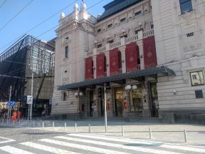 Trg republike - potapajući stubići