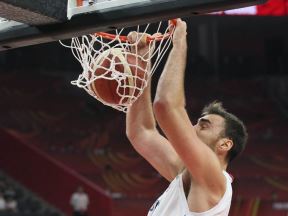 Bogdan Bogdanović posekotina na ruci na meču Srbija - Sad na Mundobasket 2019