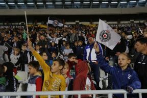 Partizan - Alkmar fotografije dece
