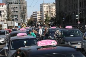 Taksisti nastavljaju protest, blokiran centar grada