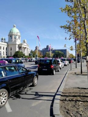 Protest taksista - Blokiran  Beograd - građani ih psuju