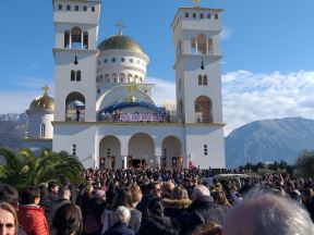 Litija ulicama Bara više hiljada ljudi na protestu u Baru
