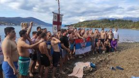 Plivanje za krst bogojavljensko plivanje u Tivtu