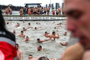 Bogojavljenje: Srbi plivaju za časni krst