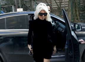 Jelena Karleuša FOTOGRAFIJE haljinica i sandale do iznad kolena