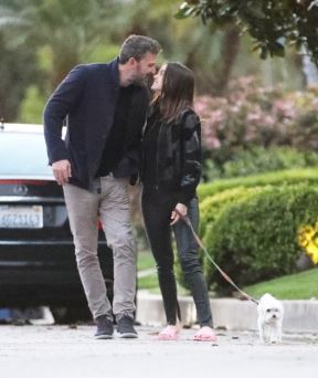 Ana de Armas i Ben Aflek slike dok se ljube