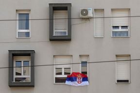 Zastave Srbije na prozorima i balkonima u Beogradu FOTOGRAFIJE