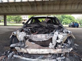 Eksplozija u Novom Sadu: BMW izgoreo ispod Mosta slobode