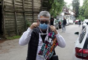 Zvezde Granda Bosanac sa maskom na snimanju