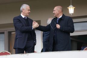 Crvena zvezda 31. šampionska titula slavje igrača na terenu Rad - Zvezda (FOTO i VIDEO)
