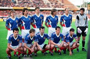 Jugoslavija - Holandija Maksimir navijači zviždali himni Hej Sloveni  na današnji dan