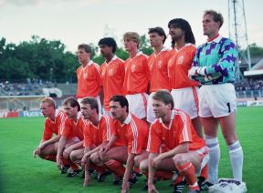 Jugoslavija - Holandija Maksimir navijači zviždali himni Hej Sloveni  na današnji dan