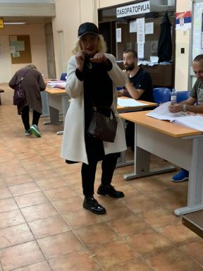 Izbori 2020 sto evra od države Nada Topčagić traži da ih vrate svi koji nisu glasali