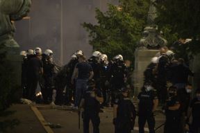 Protest Skupština- incidenti- sukobi s policijom - najnovije vesti