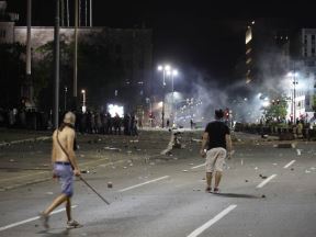 Protest Skupština- incidenti- sukobi s policijom - najnovije vesti