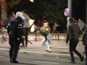 Beograd demonstracije protesti Skupština Srbije Goran Vesić sukobi policija video foto