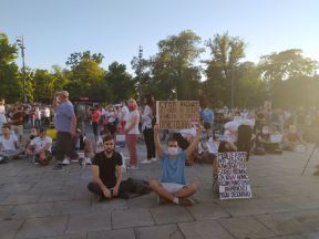 Protesti u Beogradu najnovije vesti Srbin ne sedi muškarac sa šajkačom