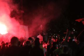 Protest u Beogradu 11 jul  Ispred Skupštine 1100 ljudi ministar Nebojša Stefanović